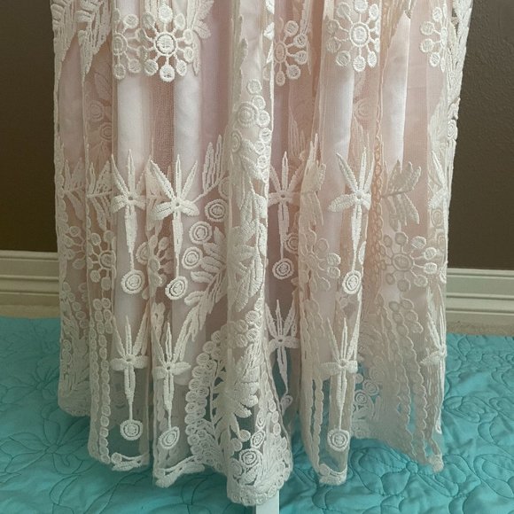 Blush Floral Lace Long Sleeve Evening Dress - Picture 4 of 8